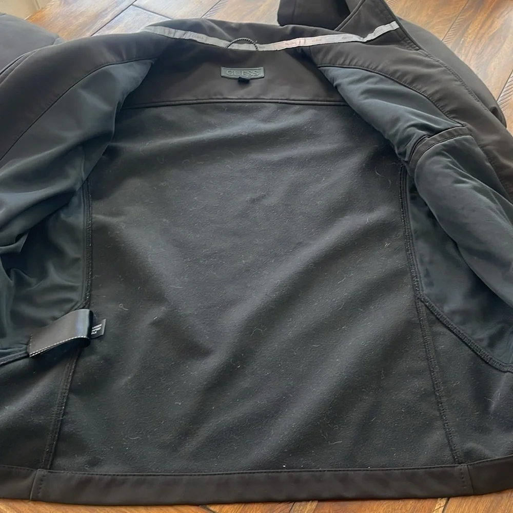 Guess men’s soft shell black nylon full zip up jacket size M